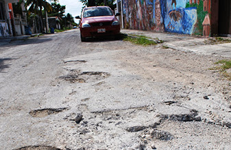 El Cozumel de Fredy: ¡qué feo!, baches a la vista de turistas; comerciantes reclaman por mala imagen al turismo aún cuando Comuna adelantó cobro del impuesto predial, piden que cumpla compromisos