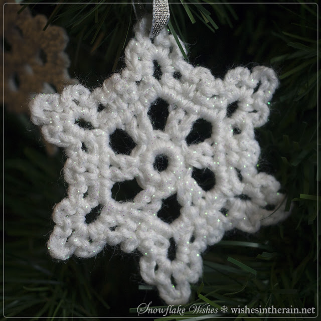 crochet snowflake tree ornament - www.wishesintherain.net