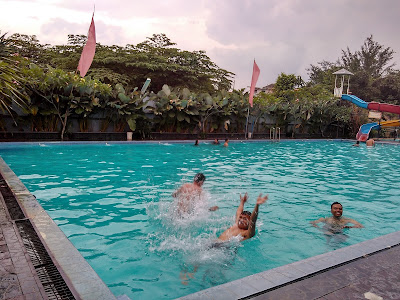 Liburan ke Kolam Renang Rocks Medan