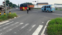 Bentuk Pelayanan Kepada Masyarakat, Polsek Widasari Rutin Gelar Gatur Lalin Pagi