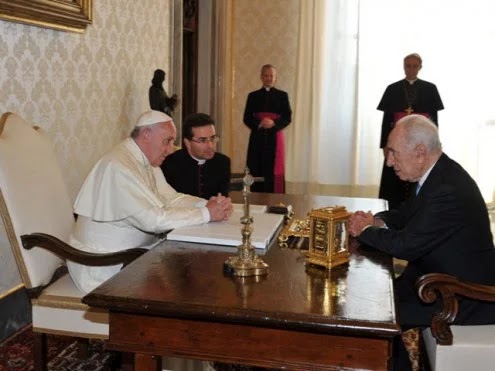 Ο πρώην πρόεδρος του Ισραήλ Σίμον Πέρες συζήτησε με τον Πάπα την δημιουργία των «Ηνωμένων Θρησκειών»