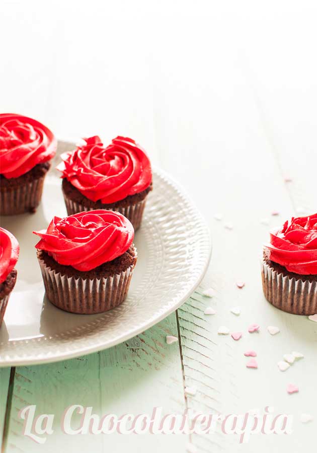 Cupcakes de chocolate y swiss meringue buttercream