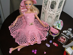 Barbie com vestido e acessórios de crochê por Pecunia MillioM