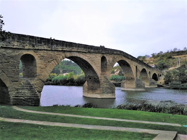 Puente de la Reina - Puente medieval en el Camino de Santiago