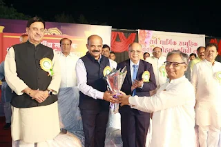  लातूरच्या श्री.सिद्धेश्वर मंदिरात 31 जोडपे झाले विवाहबद्ध   