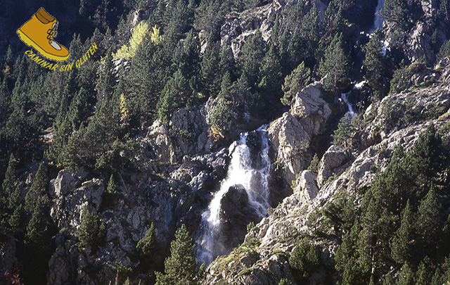 CASCADA EN LA ZONA DE PANTICOSA OTOÑO 2001