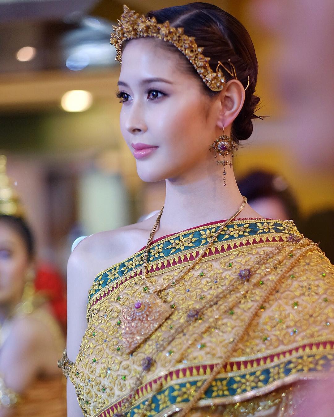 Rock Kwanlada – Most Beautiful Thai Trans Woman in Traditional Dress Instagram