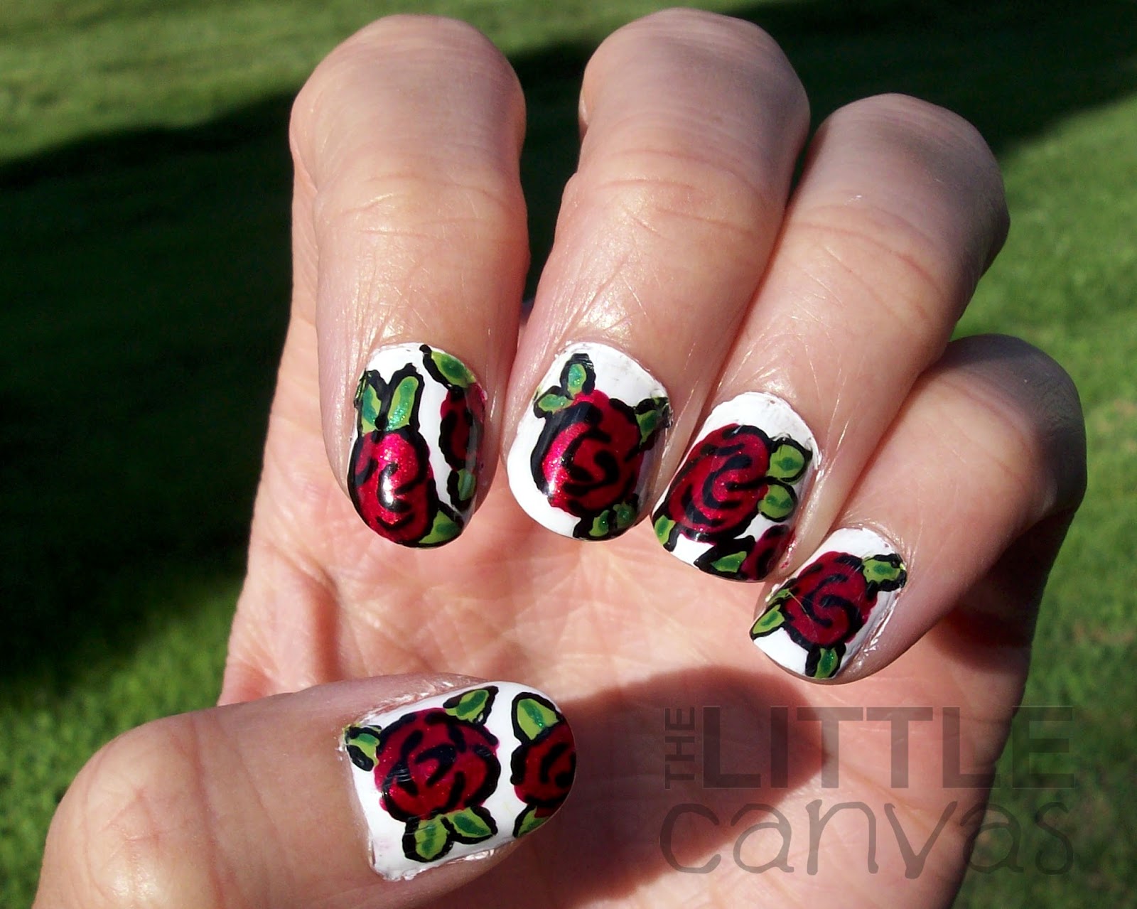 Prairie Beauty: CHRISTMAS NAIL ART: Bold Red & White Christmas Star Nails