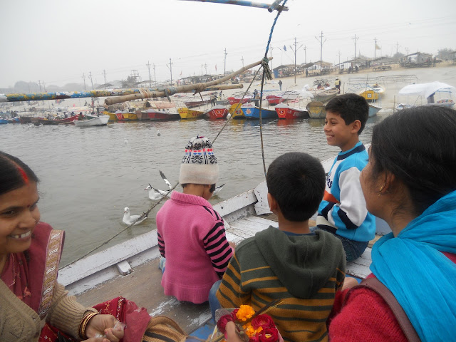 त्रिवेणी  संगम प्रयागराज - Triveni Sangam ( Three holy rivers Ganga, Yamuna & Saraswati) @ Prayagraj ( Uttar Pradesh ) by drifter baba