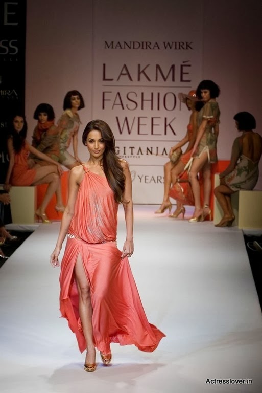 Malaika-Arora-Hot-in-Ramp