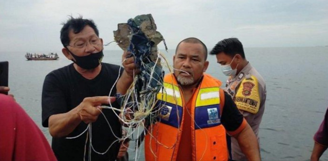 Nelayan Temukan Serpihan yang Diduga Pesawat Sriwijaya Air SJ-182 di Pulau Laki, Kepulauan Seribu