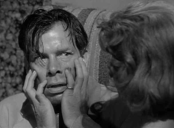Poor Gloria Grahame's A hotheaded da'ame Lee Marvin's a total b'stard