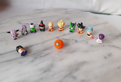 Dragon ball Z, miniaturas de vinil de  11 mini bonecos variados de 2 cm de altura + uma bola R$35,00 o lote