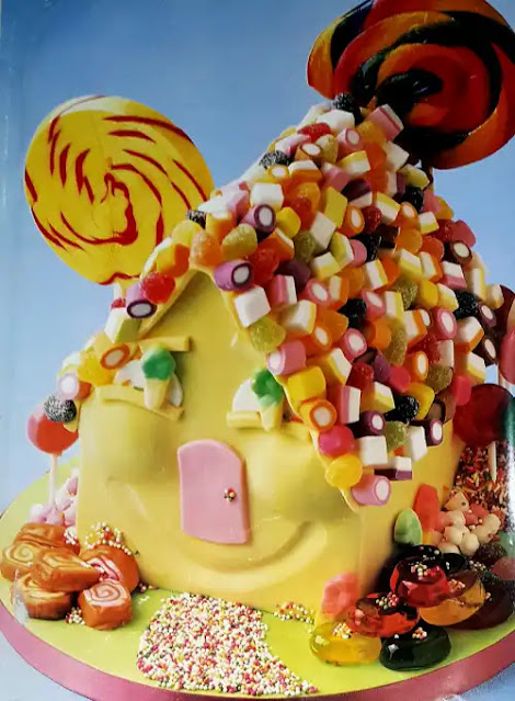 image of CANDY HOUSE CAKE