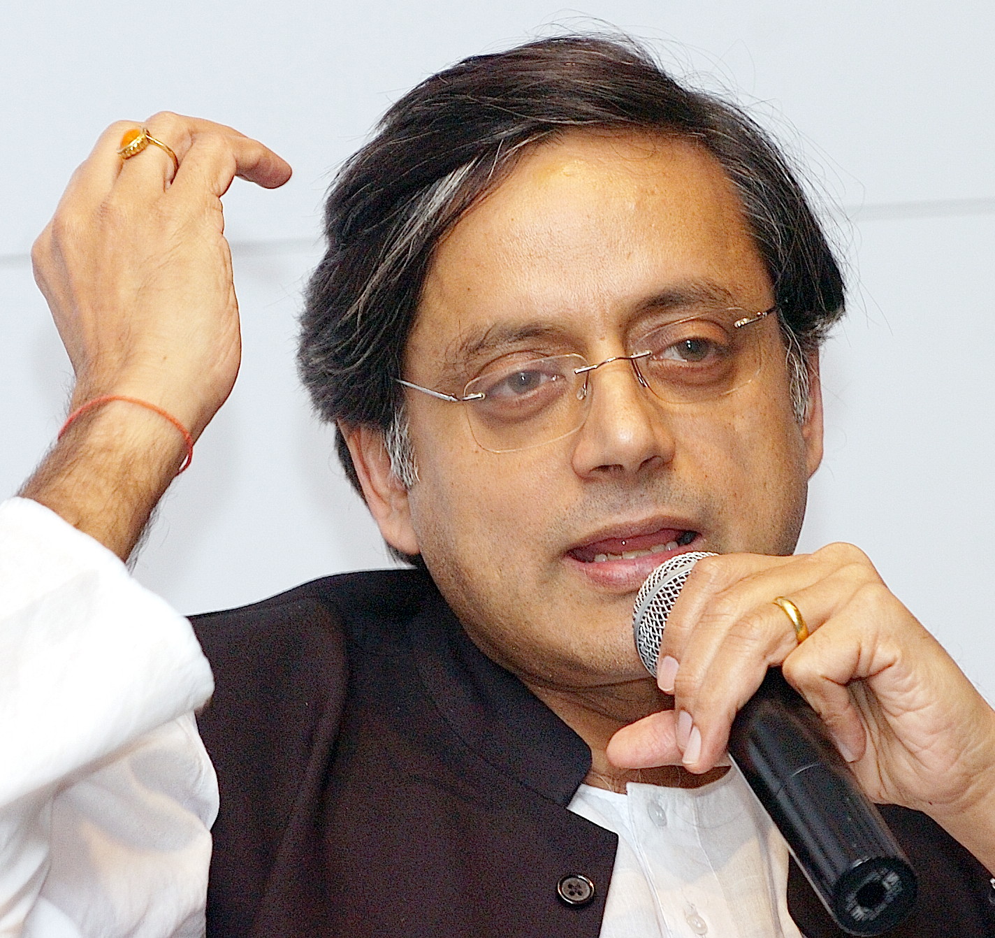 Sunanda Pushkar, friend of Shashi Tharoor tweeted that the resignation ...