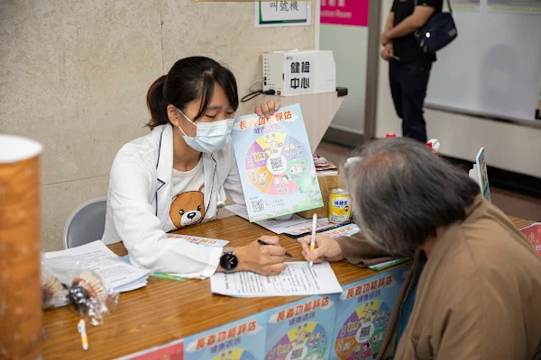 ▲長者功能評估，評估65歲以上長者認知、行動、營養、體力、視力及憂鬱等六大功能。（記者林明佑翻攝）