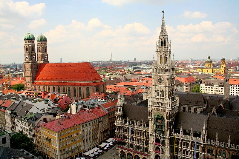 Frauenkirche and Neues Rathaus in Munich