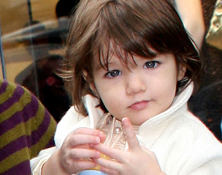 Suri Cruise cantik dan lucu