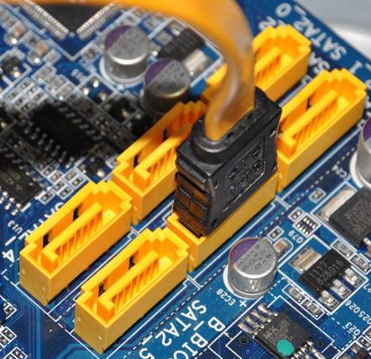 Penjelasan dan Fungsi Bagian Bagian Motherboard Pada 