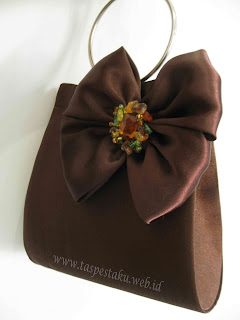 Tas Pesta Satin Coklat Mewah