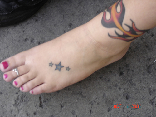 Given below are some of the popular tattoos for girls on foot