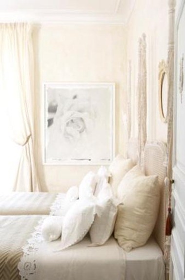 bedroom-decorating-ideas-french-country-estate-manor-house-la-creuzette-white-decor