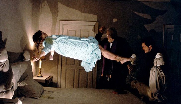 Linda Blair, Max von Sydow e Jason Miller como Regan, Merrin e Karras no filme 'O Exorcista', de William Friedkin
