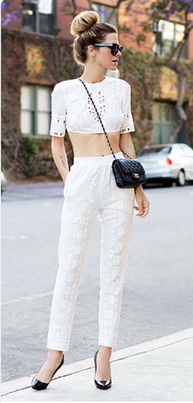 cute outfit idea for a hot date : white crop top + bag + black heels + white pants