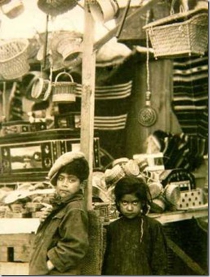 Tina Modotti, Piccolo stand con giocattoli, 1926-29