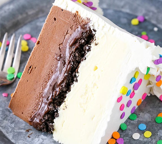 COPYCAT DAIRY QUEEN ICE CREAM CAKE #desserts #sweets