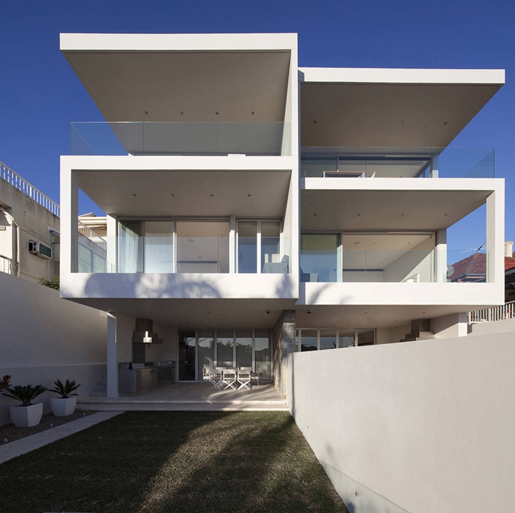 Backyard facade of Portland Street Duplex by MPR Design Group
