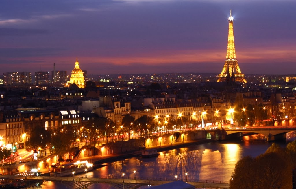 10 Wallpaper Menara Eiffel Malam Hari Keren dan  Unik 