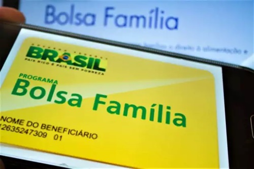 Governo prorroga suspensão de revisões do Bolsa Família