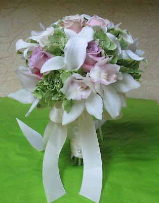  hydrangea from Holland mini bridal pink calla lilies from Holland 