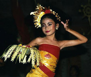 tari pendet jenis budaya indonesia dalam kesenian