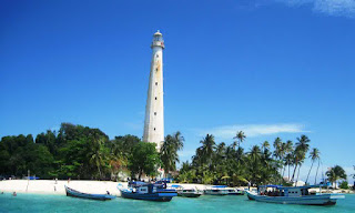 Mercusuar di Pulau Lengkuas