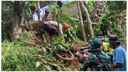 Kabid Humas Polda Jabar : Tim Trail Polri Tetap Semangat dan Berjuang Salurkan Bantuan Ke Daerah  Terisolasi Di Cianjur