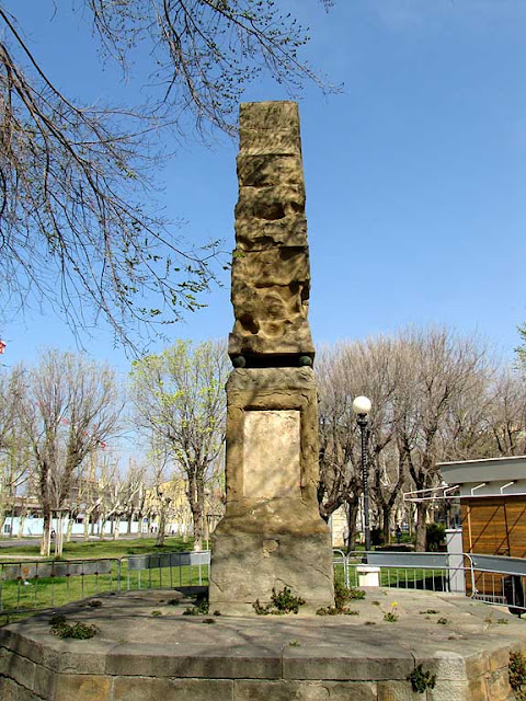 Obelisco, piazza Mazzini, Livorno