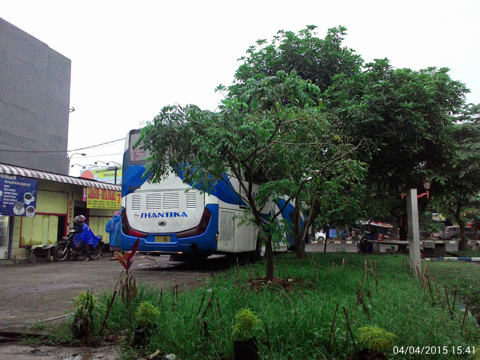 Bus antar kota antar provinsi di Jatiasih Kota Bekasi 