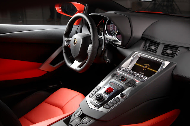 Inside Lamborghini Aventador LP700-4 Speculation Pictures