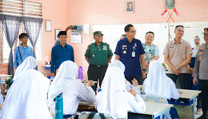 Rico Waas Meninjau Langsung Program MBG di SMP 20 Medan