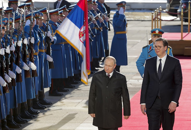 Putin and Vucic in Belgrade during a ceremony of the Serbian army (archive)