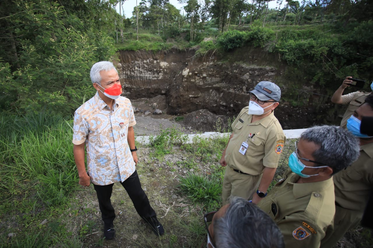 Jalur Evakuasi Merapi Didominasi Truk Odol, Ganjar Minta Polri Turun Tangan