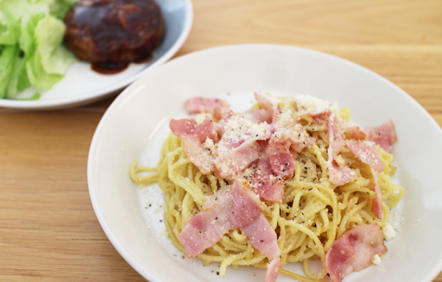 アマトリチャーナ・ビアンコ焼きそば