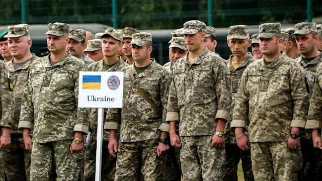 Ukrainian soldiers stand at a joint exercise in 2018.