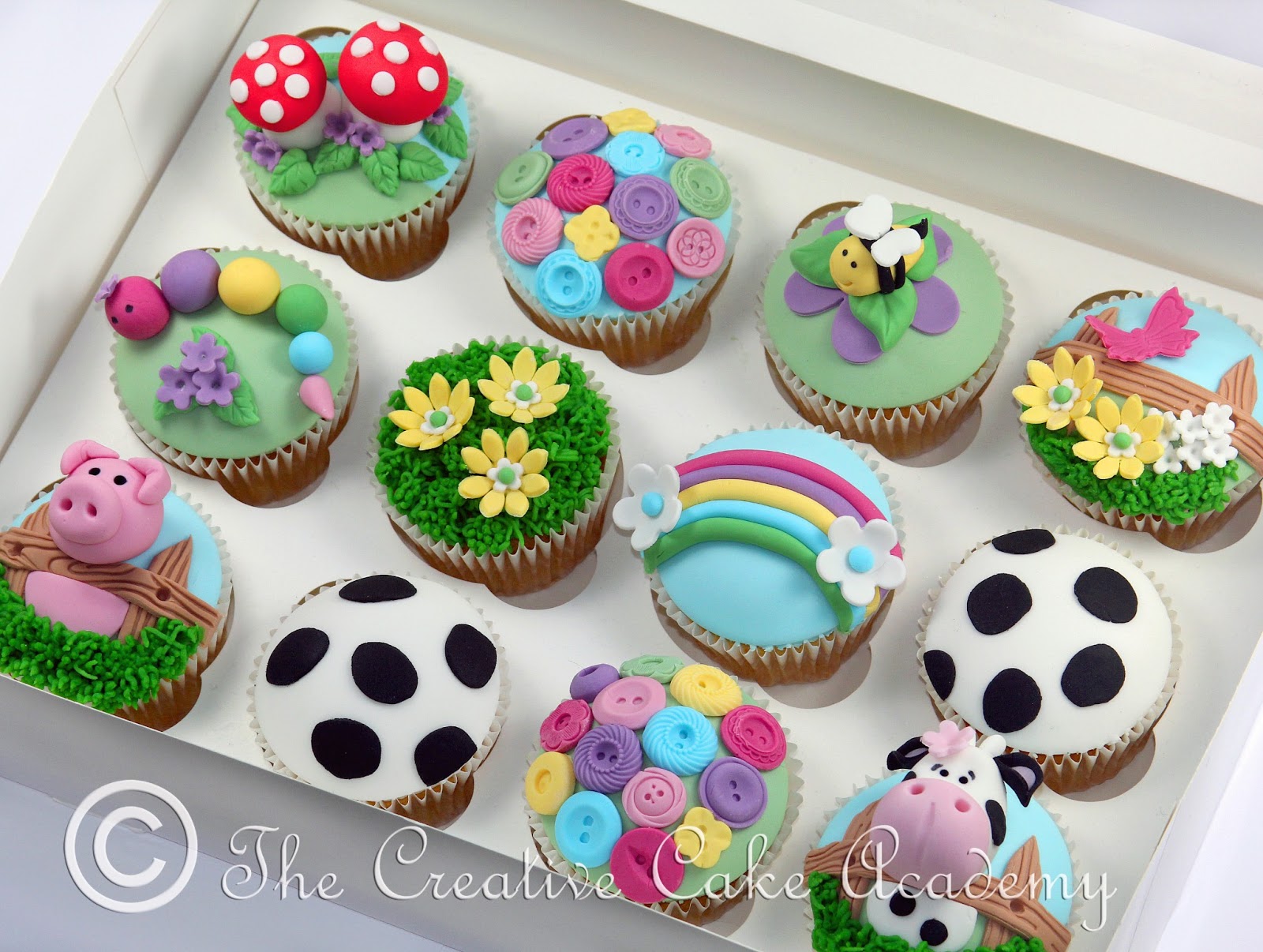 The Creative Cake Academy: CHILDREN'S PARTY CUPCAKES
