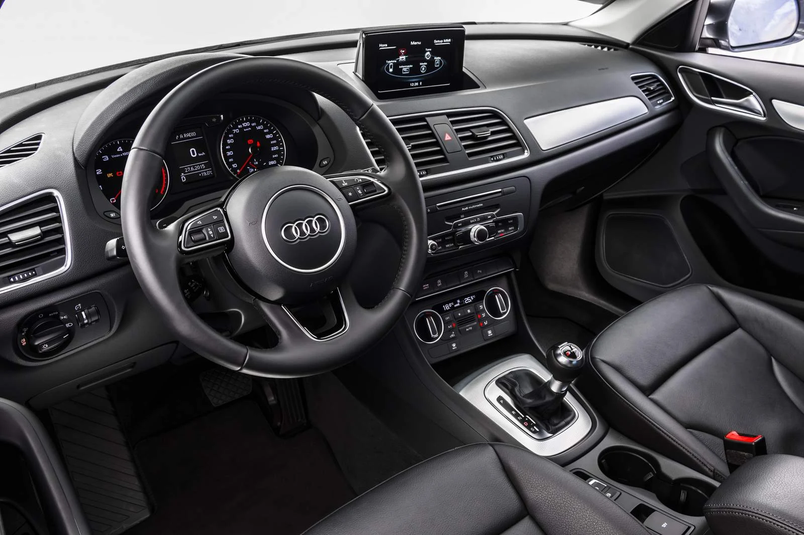 Audi Q3 2016 1.4 TSI  - interior