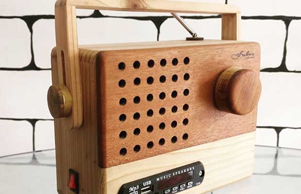 Radio Kayu Gaya Vintage Produk Cianjur, Ada Cerita Tiap Modelnya