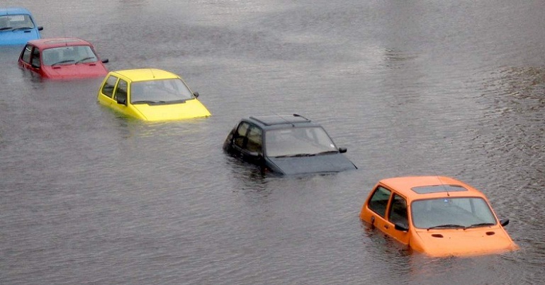 Masalah yang Terjadi Jika Mobil Terendam Air Banjir