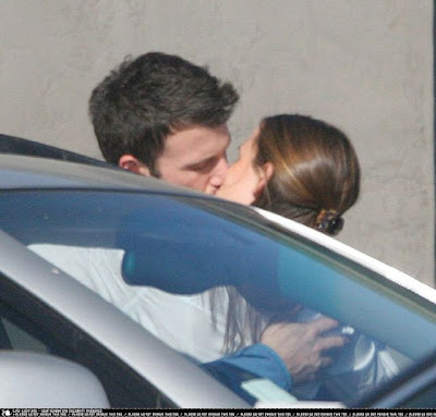 Ben Affleck kissing Jennifer Garner.